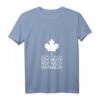 Damen T-Shirt mit V-Ausschnitt 'Ich muss gar nichts ich muss nur nach Kanada' – Perfekt für Kanada Fans & Reisende nach Vancouver, Montreal, Toronto