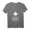 Damen T-Shirt mit V-Ausschnitt 'Ich muss gar nichts ich muss nur nach Kanada' – Perfekt für Kanada Fans & Reisende nach Vancouver, Montreal, Toronto