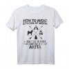Go Camping With My Akita Lustiges T-Shirt – Klassisch geschnitten, doppelt genähter Saum, perfekt für Hundeliebhaber und Camping-Fans