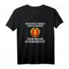 Unterschätze niemals einen alten Mann aus der DDR T-Shirt – Lustiges Ostdeutschland & Heimat Spruchshirt für Ossi & Ostdeutsche