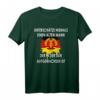 Unterschätze nie einen alten Mann der in DDR T-Shirt – Lustiges Ostdeutschland Geschenk mit Staatswappen für Papa, Bruder, Onkel & Ehemann