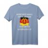 Unterschätze nie einen alten Mann der in DDR T-Shirt – Lustiges Ostdeutschland Geschenk mit Staatswappen für Papa, Bruder, Onkel & Ehemann