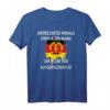 Unterschätze nie einen alten Mann der in DDR T-Shirt – Lustiges Ostdeutschland Geschenk mit Staatswappen für Papa, Bruder, Onkel & Ehemann