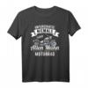 Unterschätze niemals einen alten Mann auf einem Motorrad T-Shirt – Lustiges Biker Spruch für Rentner, Opa & Vater im Ruhestand