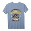 Herren Unterschätze niemals Alten Mann auf Motorrad T-Shirt – Perfekt für Motorradtreffen, Vatertag & Ruhestand mit Totenkopf Style