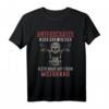 Unterschätze niemals einen alten Mann auf einem Motorrad T-Shirt – Cooles Biker Design für Motorradfahrer & Motorradliebhaber