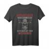 Unterschätze niemals einen alten Mann auf einem Motorrad T-Shirt – Cooles Biker Design für Motorradfahrer & Motorradliebhaber