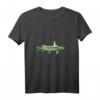 Hecht Angler mit Angelrute Geschenk für Fischer – Perfektes T-Shirt für Raubfisch- und Meeresangler, Angelurlaub & Angelverein