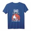 Ü40 Angeln Geschenk - Lustiges T-Shirt mit Spruch für Männer über 40, Papa, Opa & Angelbegeisterte zu Geburtstag, Weihnachten & Vatertag