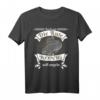 Angler Reicht mir die Rute ihr Narren der König will angeln T-Shirt – Lustiges Welsangler Design für Angelausflüge & Geburtstagsgeschenke