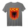 Uqk Armee Geschenk für eine stolze Albanische Kosovo Albanien T-Shirt – Patriotisches T-Shirt für Albaner und Kosovafans
