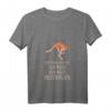 Damen Ich Muss Gar Nix Ich Muss Nur Nach Australien Urlaub T-Shirt mit V-Ausschnitt – Lustiges Reiset-Shirt für Australien-Fans & Abenteurer