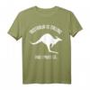 Australia is calling and I must go Känguru Australien Spruch T-Shirt – Lustiges Geschenk für Australien-Fans, Backpacker & Reisebegeisterte