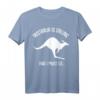 Australia is calling and I must go Känguru Australien Spruch T-Shirt – Lustiges Geschenk für Australien-Fans, Backpacker & Reisebegeisterte