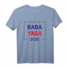 Baba Yaga T-Shirt für Liebhaber slawischer Folklore – Klassisch geschnitten, doppelt genähter Saum