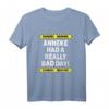 Warning Anneke Had A Really Bad Day T-Shirt – Personalisiertes lustiges Geschenk für Mädchen mit Warnband und Namen