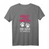 Damen Vorsicht Vor Dem Frauchen Der Hund Ist Harmlos T-Shirt - Lustiges Gassi-Geh Geschenk für Hundeliebhaber & Frauchen