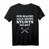Lustiges Gute Besserung Geschenk für Kranke - 'Ich mache alle meine Stunts selbst' T-Shirt für Krücken-Nutzer & Verletzte
