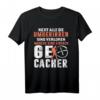 Lustiges Geocaching T-Shirt mit Spruch – Perfektes Geschenk für Geocacher und GPS-Liebhaber für Weihnachten, Geburtstag und Abenteuer