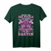 Lustiges Dart T-Shirt mit Spruch für Damen - Perfektes Geschenk für Dartspielerinnen, Mütter & Omas, ideal zu Geburtstag & Weihnachten