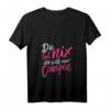 Damen T-Shirt 'Die tut nix, die will nur Campen' – Lustiges Camper & Camping Geschenk mit V-Ausschnitt für Outdoor- und Campingfans