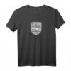 Dolomiten Drei Zinnen Berg Ski Wappen T-Shirt – Handgezeichnetes Alpenmotiv mit italienischer Flagge, Schneeflocke & Distressed Look für Bergliebhaber