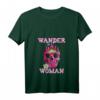 Wander Woman Bergsteiger T-Shirt für Damen mit Totenkopf & V-Ausschnitt – Lustiges Outift für Bergliebhaberinnen & Gipfelstürmerinnen, perfekt als Geschenk zum Muttertag, Weihnachten & Geburtstag