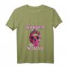 Wander Woman Bergsteiger T-Shirt für Damen mit Totenkopf & V-Ausschnitt – Lustiges Outift für Bergliebhaberinnen & Gipfelstürmerinnen, perfekt als Geschenk zum Muttertag, Weihnachten & Geburtstag