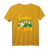 Vintage Gartenchefin T-Shirt mit Blumenwiese und Bienen - Perfekt für Hobbygärtnerinnen und Pflanzenliebhaberinnen im Frühling und Sommer