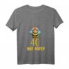 Damen Imker T-Shirt mit Biene, Honig, Hummeln & 'Bee Happy' - Perfekt zum Geburtstag & für Bienenliebhaber ab 40 Jahre