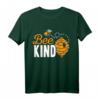 BEE KIND Retro Imker T-Shirt - Witziges Bienen Wortspiel für Honigliebhaber, Imker & Naturliebhaber, Perfektes Geschenk zu Weihnachten, Vatertag, Muttertag & Geburtstag