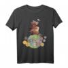 Niedliches Mosaikbär T-Shirt mit Honigfass und Biene – Kunstliebhaber Geschenk inspiriert von polnischem Wandbild