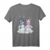 Schneemann & Schneefrau mit Herz Wintermotiv T-Shirt – Süßes Paar-Shirt für Kinder, Damen, Herren, Oma & Opa, perfekt für Winter und Weihnachten