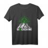 Geocaching Geocacher GPS T-Shirt – Perfektes Outfit für Schatzsucher und Schnitzeljagd-Abenteuer