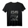 Damen Camping T-Shirt mit V-Ausschnitt - Some Girls go Camping and drink too much, perfektes Outfit für Campingurlaub & Naturfans