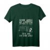 Damen Camping T-Shirt mit V-Ausschnitt - Some Girls go Camping and drink too much, perfektes Outfit für Campingurlaub & Naturfans