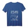 Damen Camping T-Shirt mit V-Ausschnitt - Some Girls go Camping and drink too much, perfektes Outfit für Campingurlaub & Naturfans