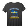 Ich muss gar nix, ich muss nur nach Schweden - Lustiges Reise-Camping T-Shirt mit Elch und Flagge für Schweden-Liebhaber
