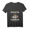 Damen Camping und Wein T-Shirt mit V-Ausschnitt – Lustiges Geschenk für Frauen, die Natur und Wein lieben