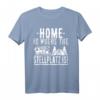Camping Wohnmobil T-Shirt mit 'Home is where the Stellplatz is' Motiv – Perfektes Outfit für Camping-Fans und Wohnmobil-Liebhaber