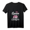 Damen Queen Of The Camper Camping T-Shirt mit V-Ausschnitt – Lustiges Outdoor Shirt für Camping, Wohnmobil & Naturfreunde