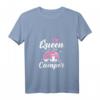 Damen Queen Of The Camper Camping T-Shirt mit V-Ausschnitt – Lustiges Outdoor Shirt für Camping, Wohnmobil & Naturfreunde