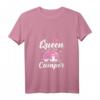 Damen Queen Of The Camper Camping T-Shirt mit V-Ausschnitt – Lustiges Outdoor Shirt für Camping, Wohnmobil & Naturfreunde