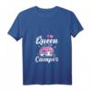Damen Queen Of The Camper Camping T-Shirt mit V-Ausschnitt – Lustiges Outdoor Shirt für Camping, Wohnmobil & Naturfreunde