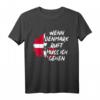 Dänemark Urlaub T-Shirt mit Dänischer Flagge – Klassisch geschnitten, doppelt genähter Saum, perfekt für Dänemark Fans und Reisen