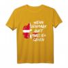 Dänemark Urlaub T-Shirt mit Dänischer Flagge – Klassisch geschnitten, doppelt genähter Saum, perfekt für Dänemark Fans und Reisen