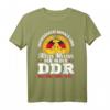 Alter Mann in der DDR aufgewachsen T-Shirt - Lustiges Ossi Spruch Geschenk für Vater, Opa & Ostdeutschland Fans