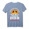 Alter Mann in der DDR aufgewachsen T-Shirt - Lustiges Ossi Spruch Geschenk für Vater, Opa & Ostdeutschland Fans