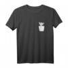 Elefant in Brusttasche T-Shirt – Handgezeichnetes Tierdesign, Perfekt als Geschenk für Tierliebhaber zu Geburtstag oder Weihnachten
