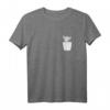 Elefant in Brusttasche T-Shirt – Handgezeichnetes Tierdesign, Perfekt als Geschenk für Tierliebhaber zu Geburtstag oder Weihnachten